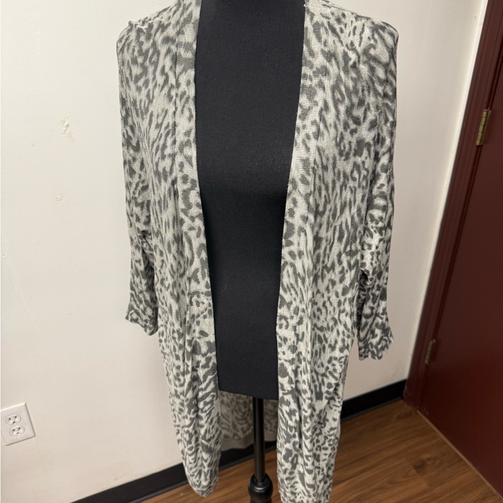 Gray Leopard Print Women's Open Sweater H&M Size L